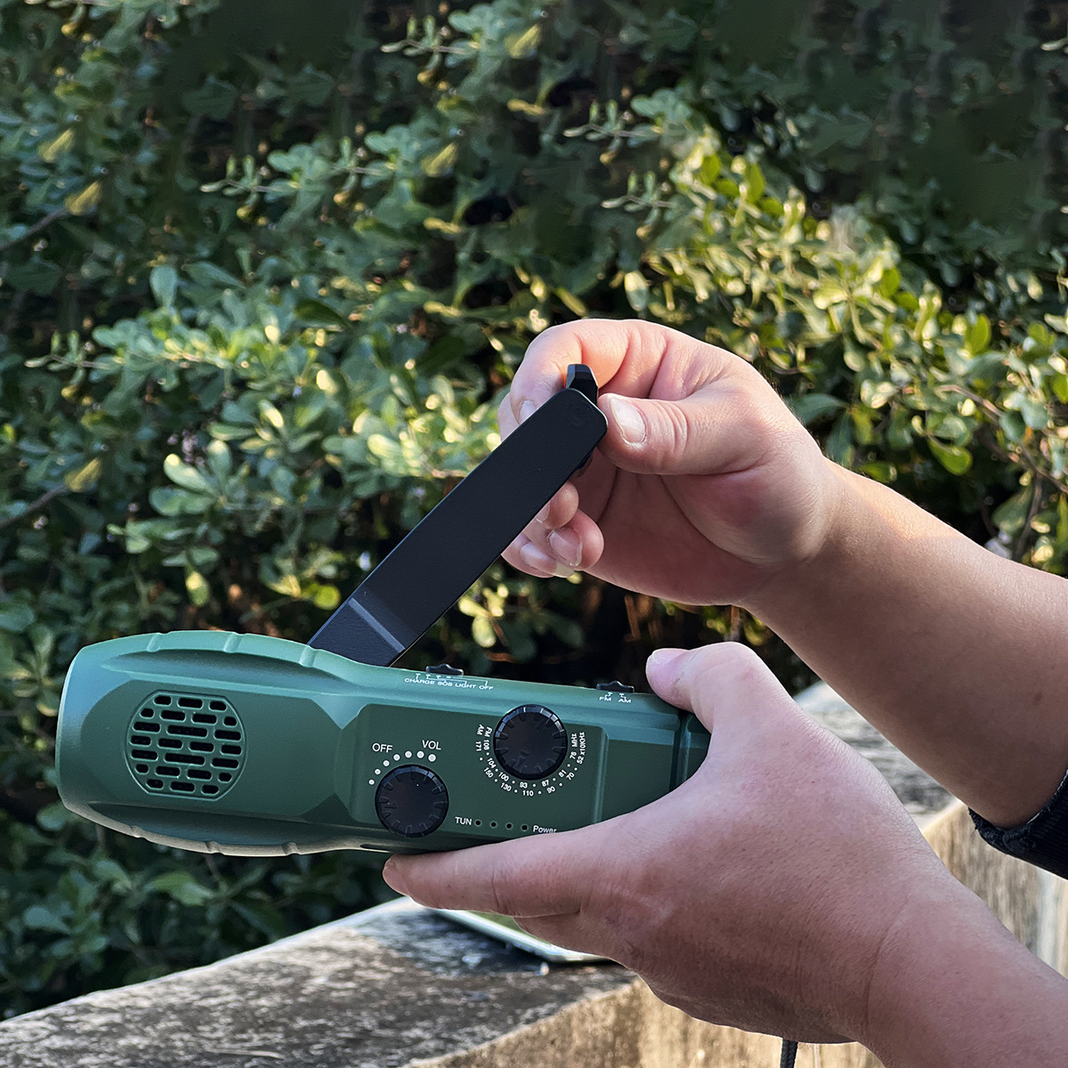 Custom Logo Hand-cranked power generation multi-functional flashlight | Premium Corporate Gifts and Custom Gifts